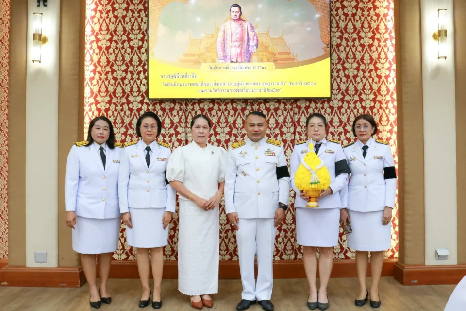 ภาพประกอบข่าว ศธจ.นครราชสีมา ร่วมพิธีวางพานพุ่มดอกไม้ถวายราชสักการะ เนื่องในวันที่ระลึกพระบาทสมเด็จพระ…