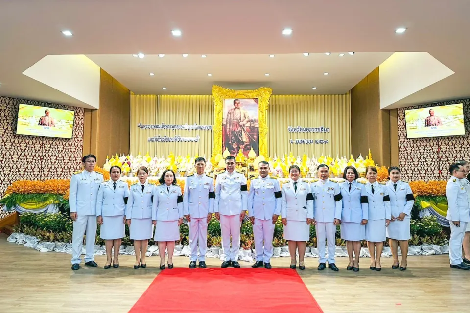 ภาพประกอบข่าว ศธจ.นครราชสีมา ร่วมพิธีวางพานพุ่มดอกไม้ถวายราชสักการะ เนื่องในวันที่ระลึกมหาจักรีบรมราชวง…