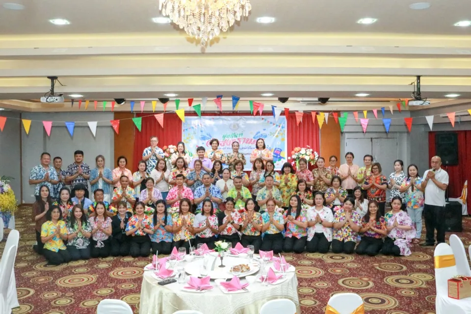 ภาพประกอบข่าว ศธจ.นครราชสีมา สืบสานวัฒนธรรมไทย จัดพิธีสรงน้ำพระและรดน้ำขอพร เนื่องในเทศกาลสงกรานต์…