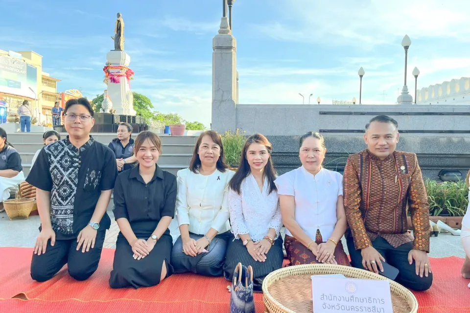 ภาพประกอบข่าว ศธจ.นครราชสีมา ร่วมทำบุญตักบาตรสัญจร “โคราชนุ่งผ้าไทย นั่งสาด ตักบาตรวันพุธ”…