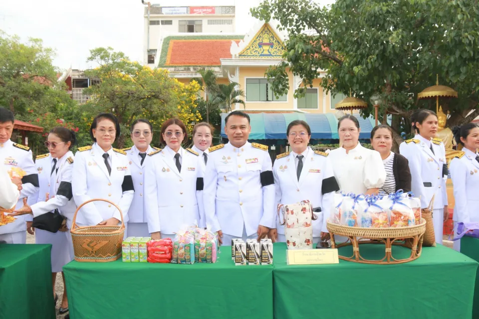 ภาพประกอบข่าว ศธจ.นครราชสีมา ร่วมพิธีสวดพระพุทธมนต์และทําบุญตักบาตรถวายพระราชกุศล…