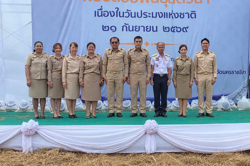ภาพประกอบข่าว ศธจ.นครราชสีมา ร่วมพิธีปล่อยพันธุ์สัตว์น้ำ เนื่องในวันสถาปนาครบรอบ 100 ปี กรมประมง