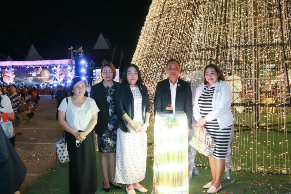 ภาพประกอบข่าว ศธจ.นครราชสีมา ร่วมพิธีเปิดไฟต้นคริสต์มาส “Korat Countdown 2026”